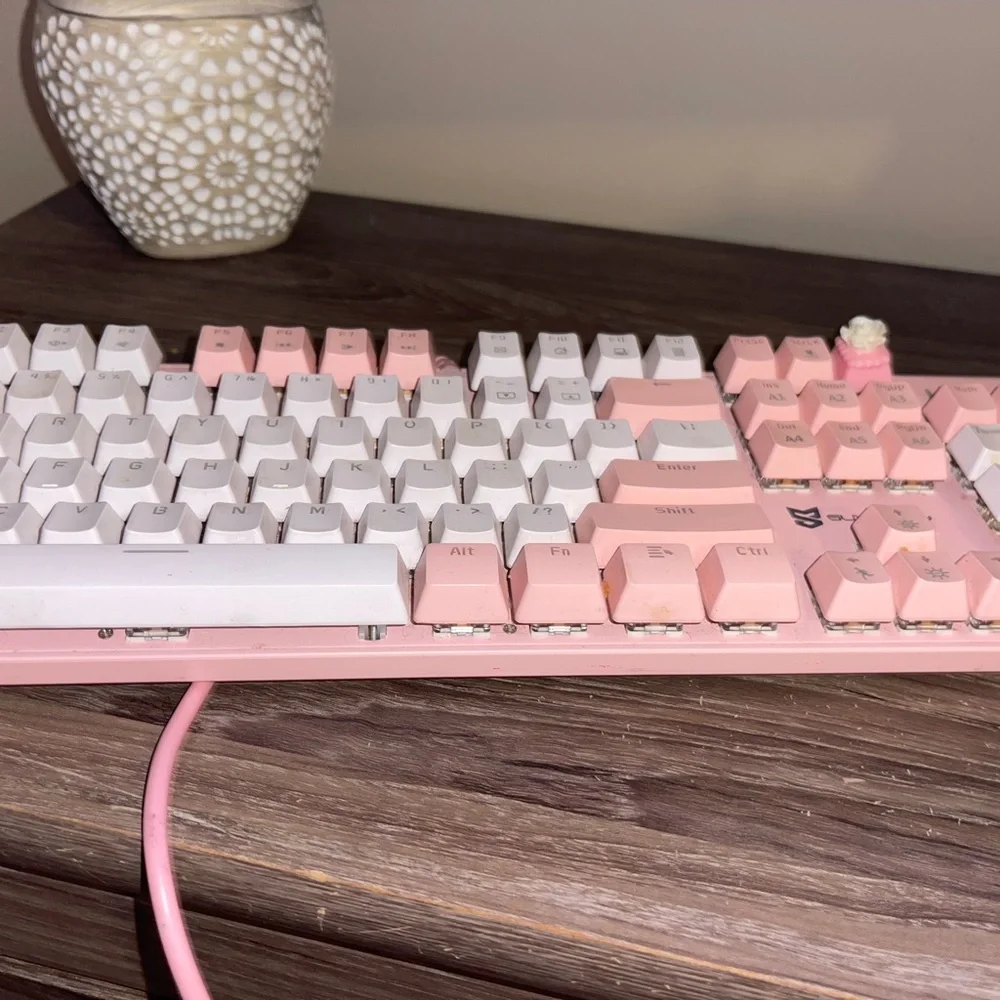 Merdia -Pink and White light up gaming USB Keyboard
